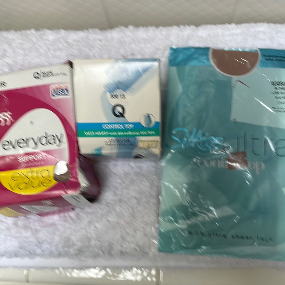 5 sets of Q size Panty hose New 3 L’eggs 1 Silkies 1 L’eggs Aloe nude charcoal